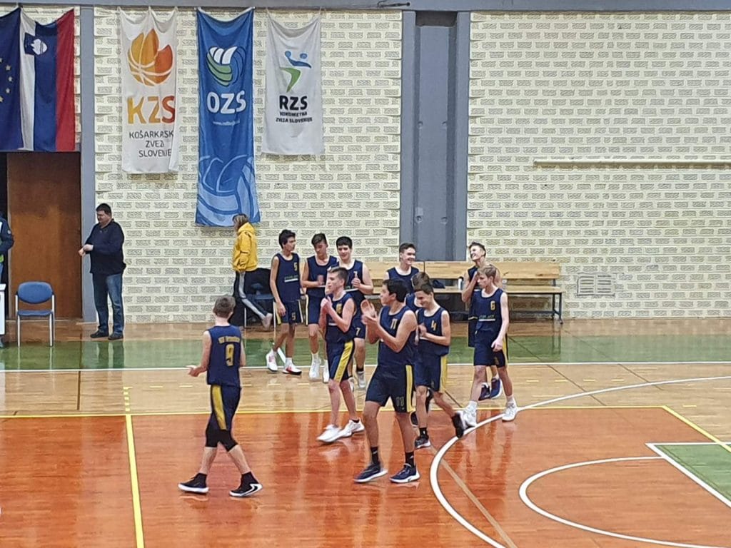 Slika, ki vsebuje besede atletika, šport, stavba, tlaOpis je samodejno ustvarjen